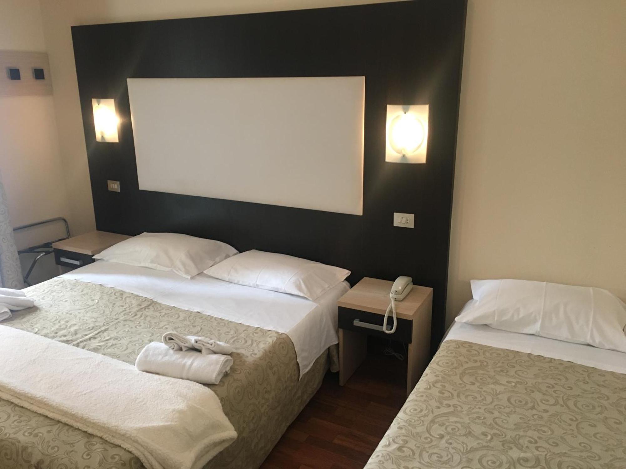 Hotel Baby B&B ميلانو ماريتيما المظهر الخارجي الصورة