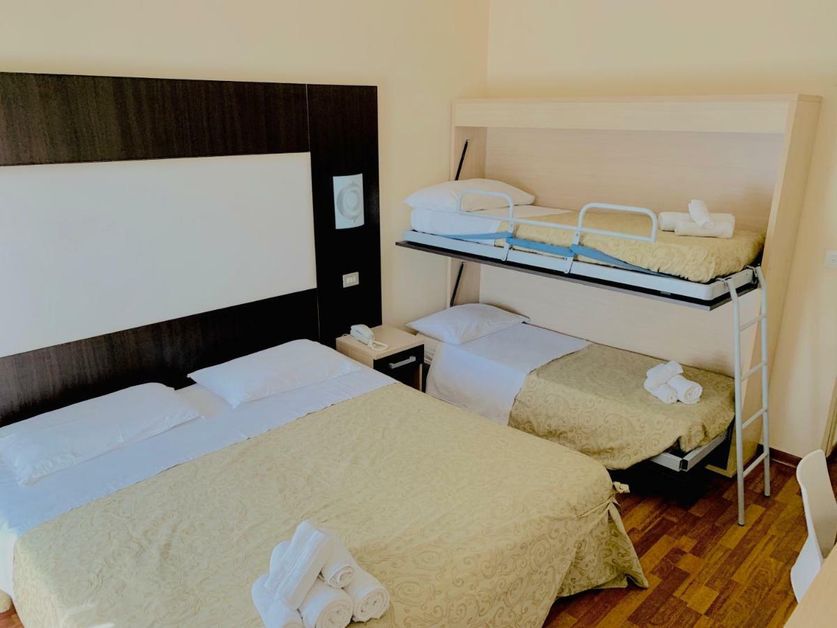 Hotel Baby B&B ميلانو ماريتيما المظهر الخارجي الصورة